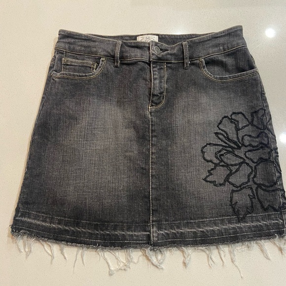 White House Black Market Blanc Denim Skirt Size 6 - Picture 1 of 6